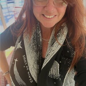 Black and White Clair De Lune 140
Cashmere silk SHAWL